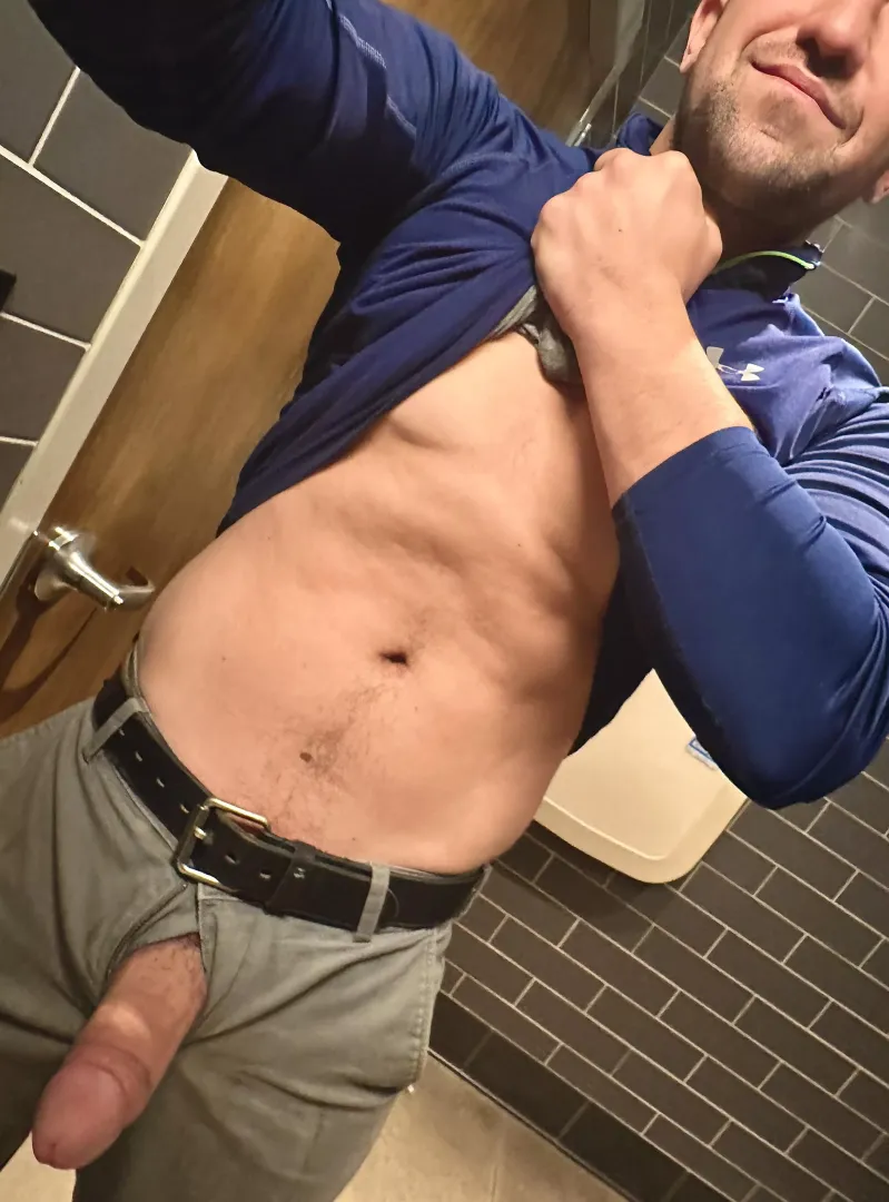 (31) meet me in the bathroom