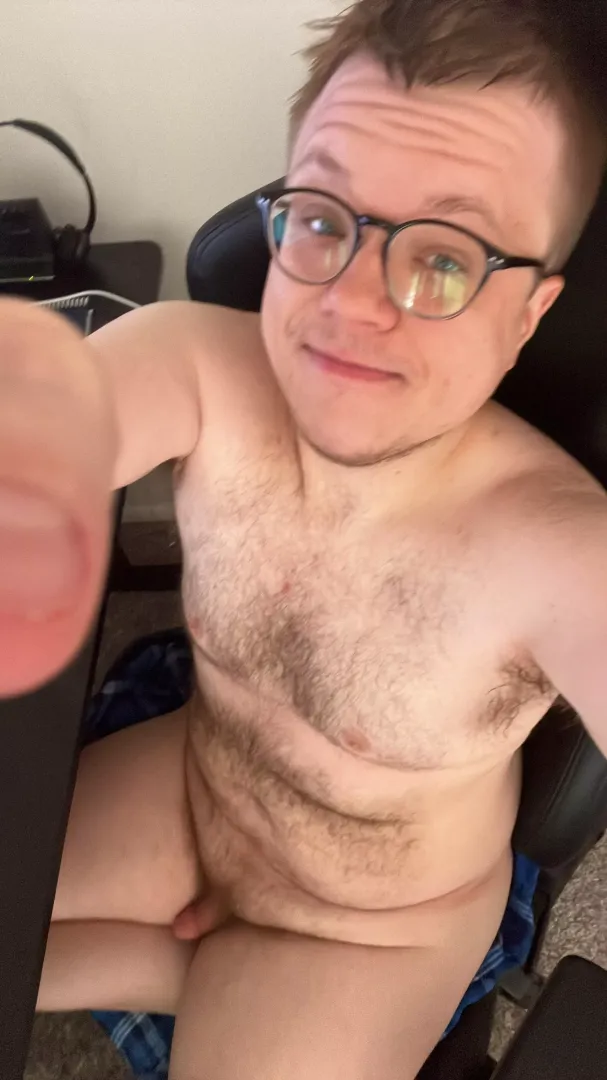 32. Bear. Bored. Horny. Hit me up?