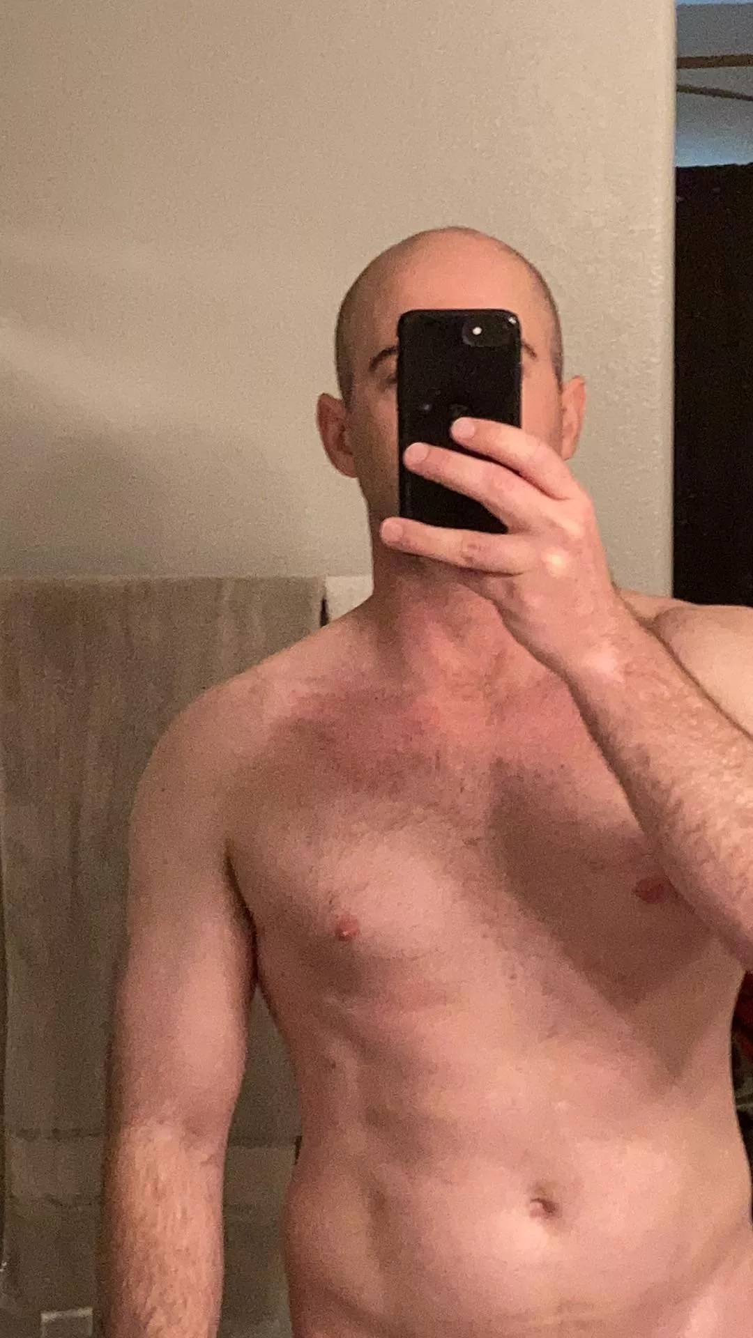 32 M Bull looking to meet hotwives and couples. I’m into role play, breeding, and a lot more