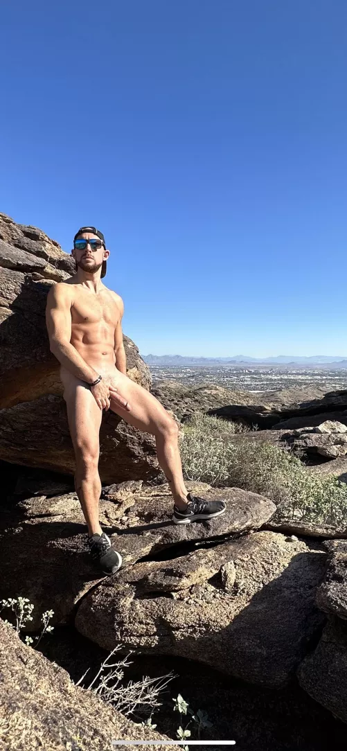 [32] - Need a hiking bro!