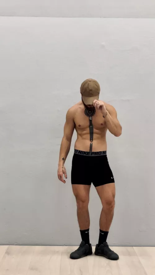 [32] thighs in tights