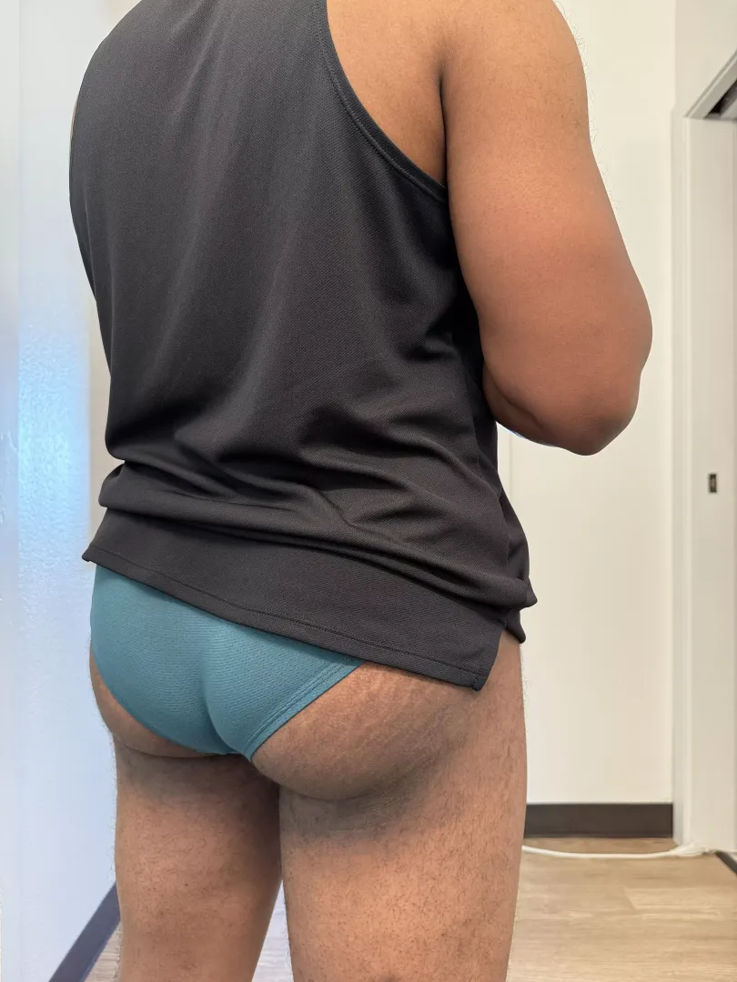 (32) trying to build my hams and quads to compliment my glutes. Any suggestions? 