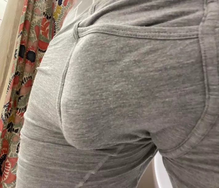 (32)