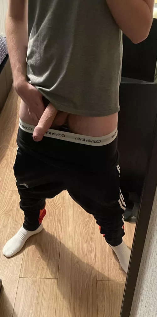 32 uk curious. Looking for similar for snap. HMU.