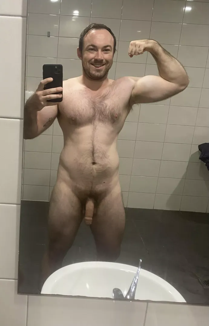 [32] who’s coming to the change rooms 😈 
