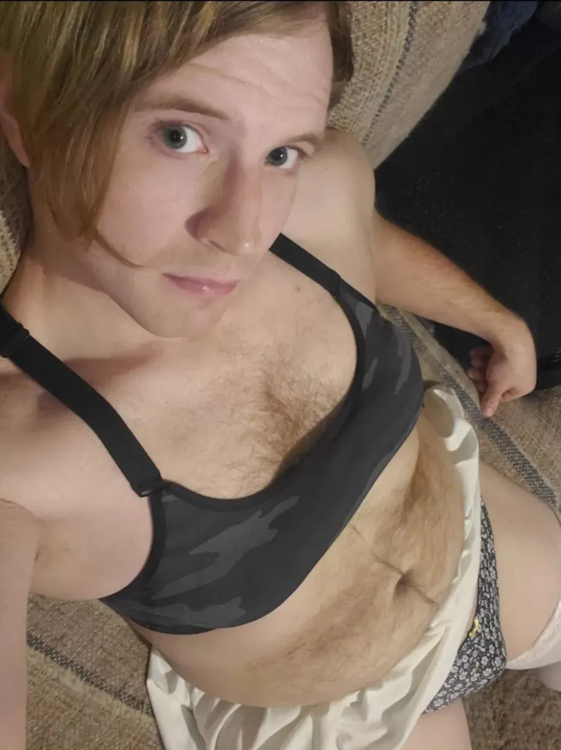 32M feel halfway fem, would be cool if someone made me feel the other half.