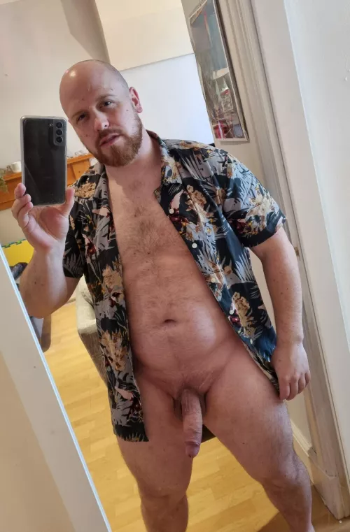 (33) does this shirt look good on me?