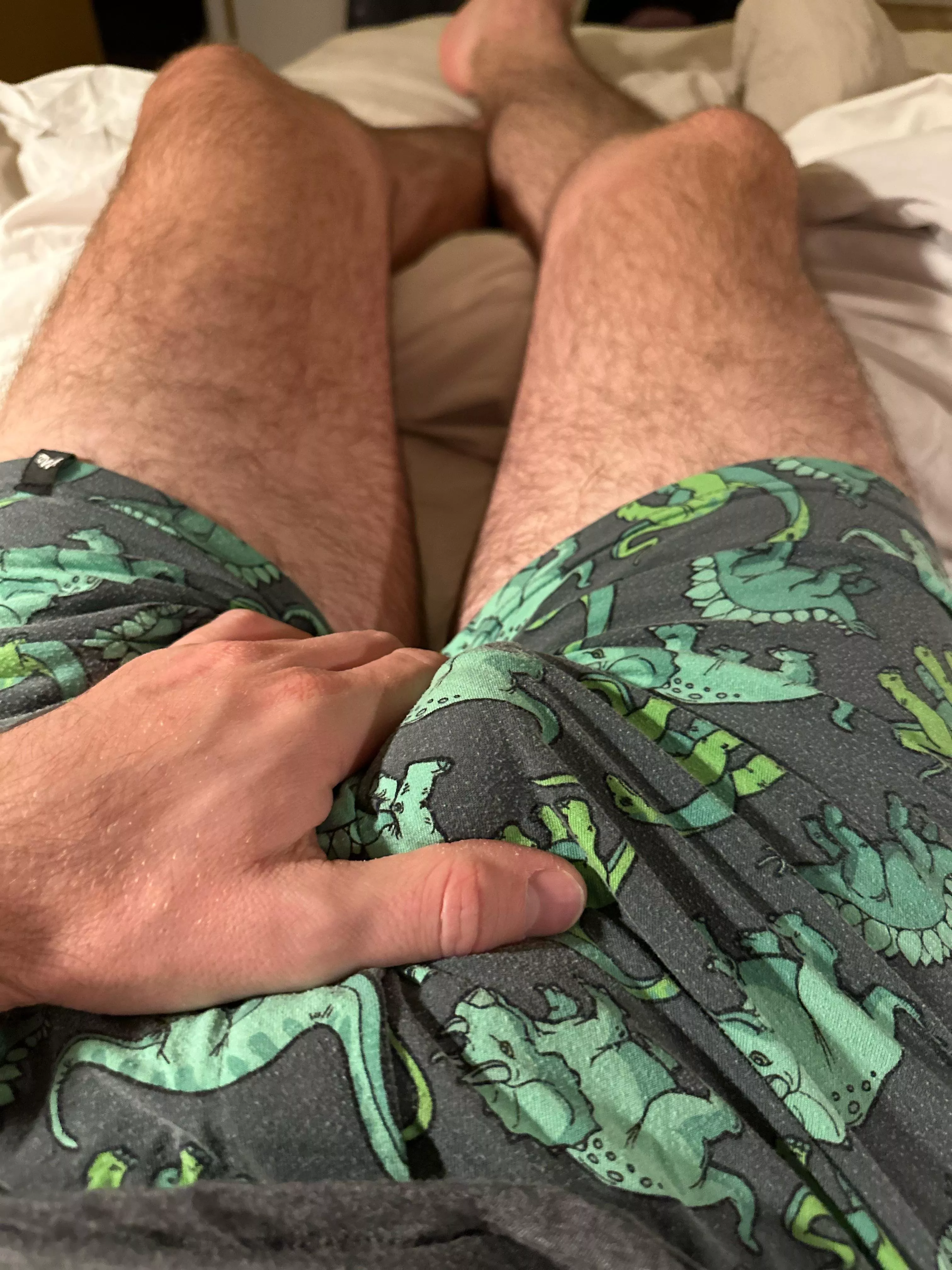 33 m USA, 170lb 6’1” looking fort regular snap buddy. Add me: zachkale