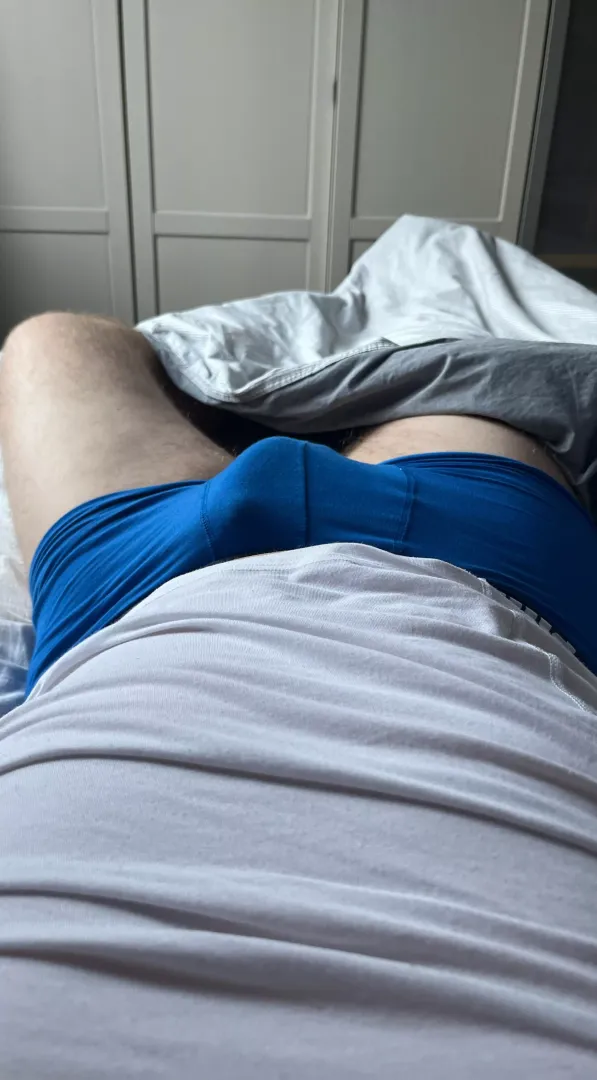 [33] woh wants to help me with my morning wood? Dm