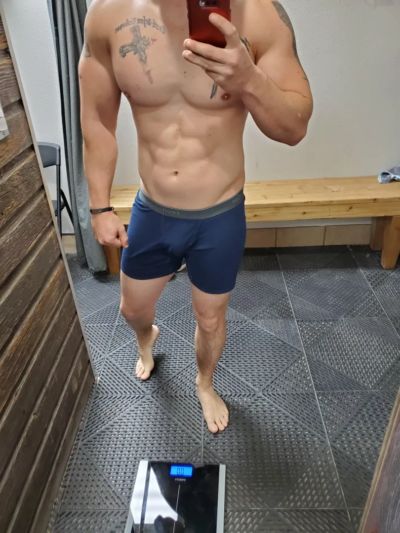 [34] Post workout shower. changed into some white briefs after.