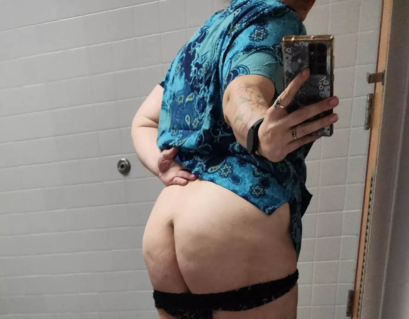 34F, Making a living the old hard way 😈😻🥵💦