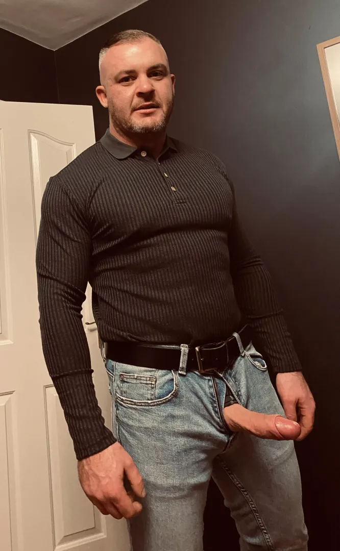 (35) How’s my outfit for tonight, just off to the pub