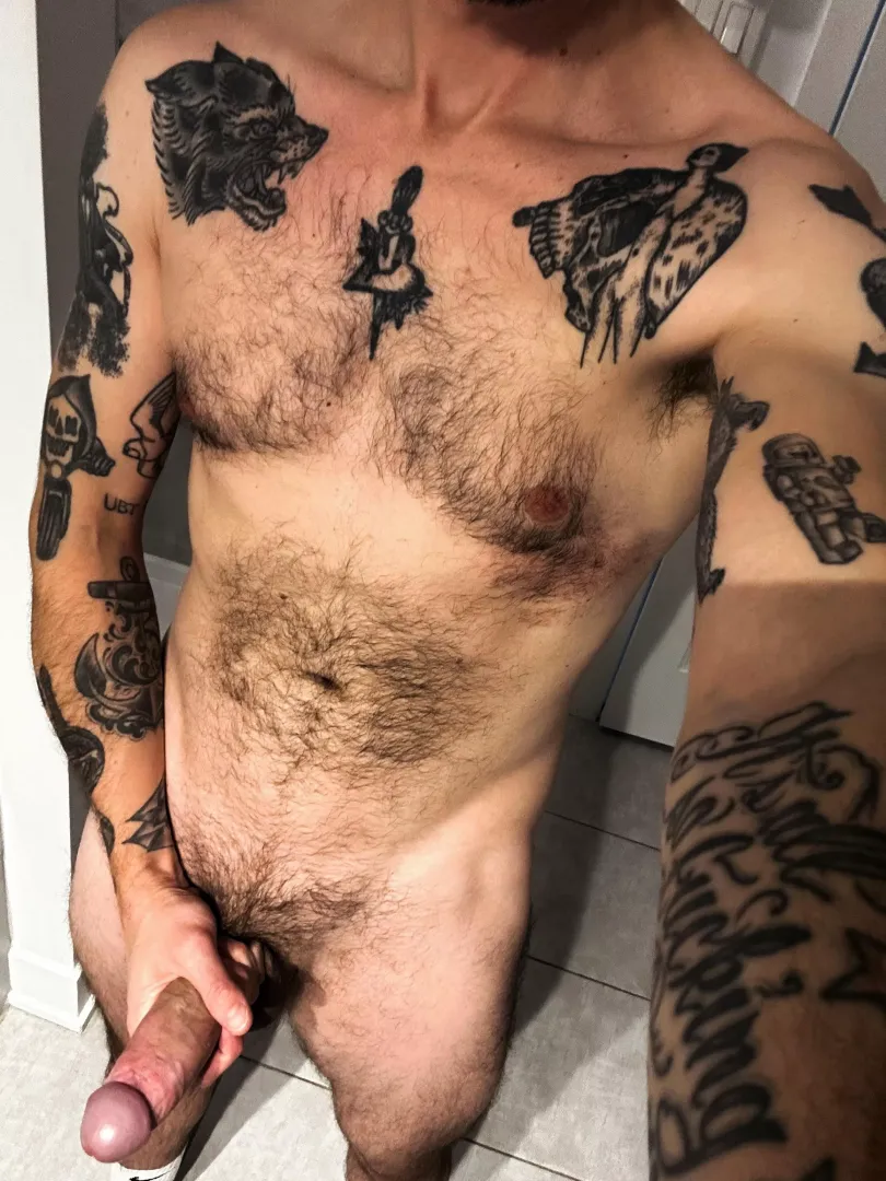 (35) Looking for a bro that’ll worship this cock