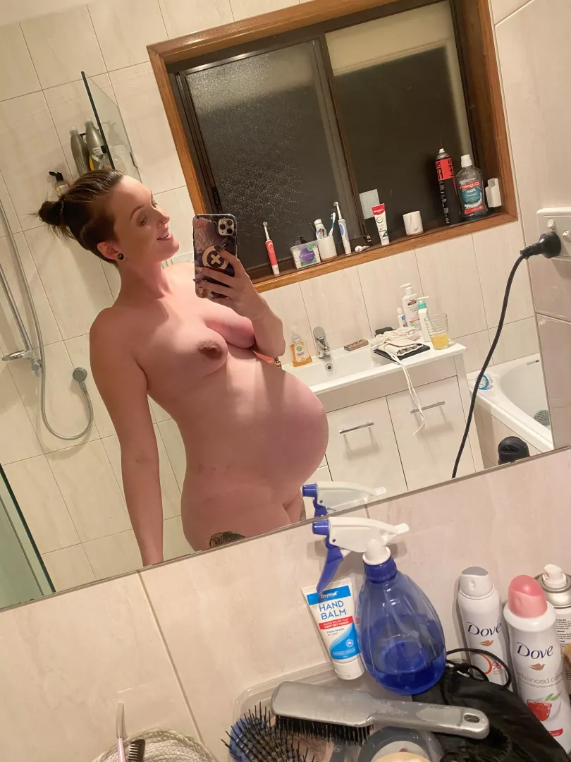 35 weeks in this photo!