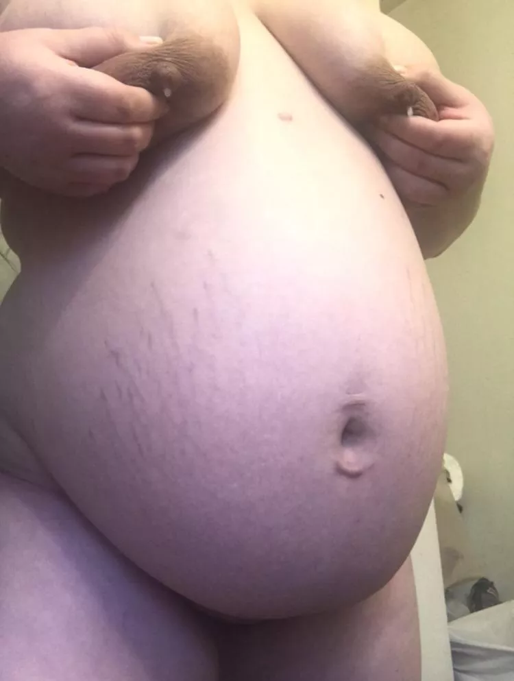 35 weeks pregnant and the milk is just flowing! Hairy too!