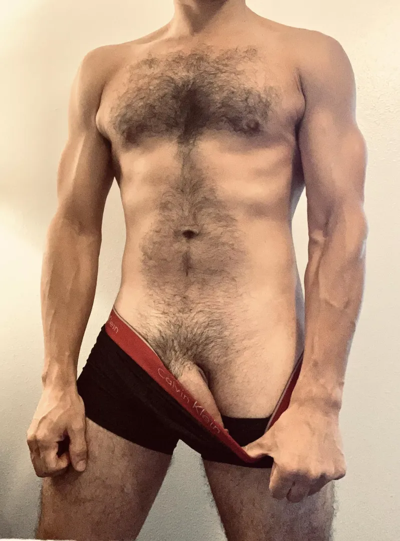 [36] Shout out to the neighborhood milfs on here