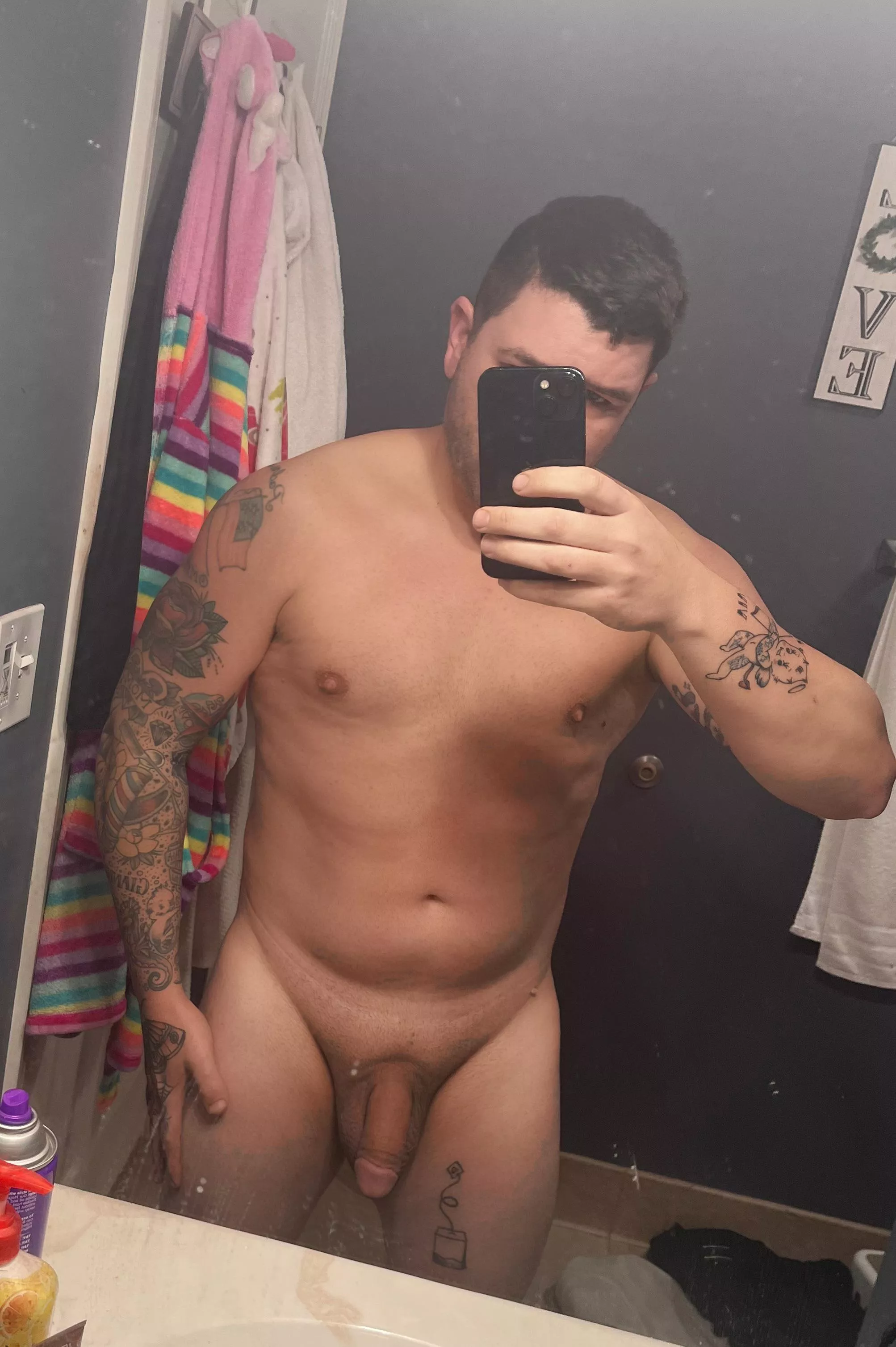 (36) Sneaky bathroom selfie.