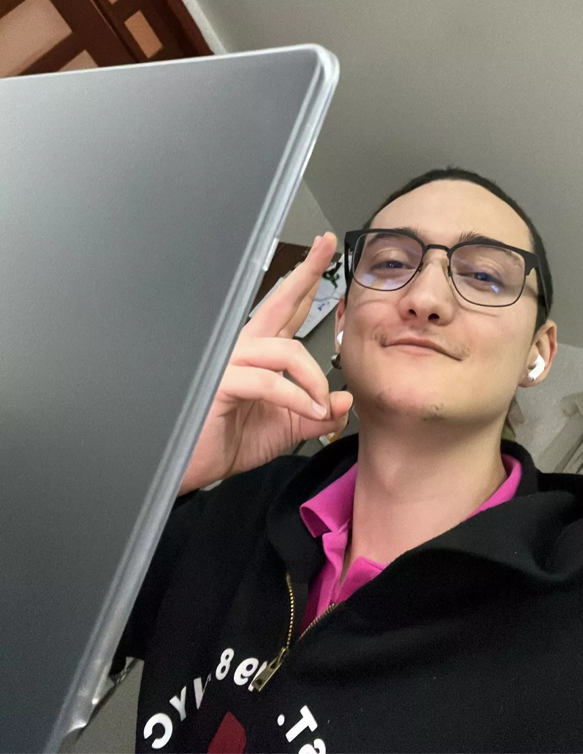 [36 🇲🇽 ] What’s up, everyone?! I just finished my day and I’m heading to play The Quarry for the next hour before bed. How was your day?! Feel free to DM 🤭