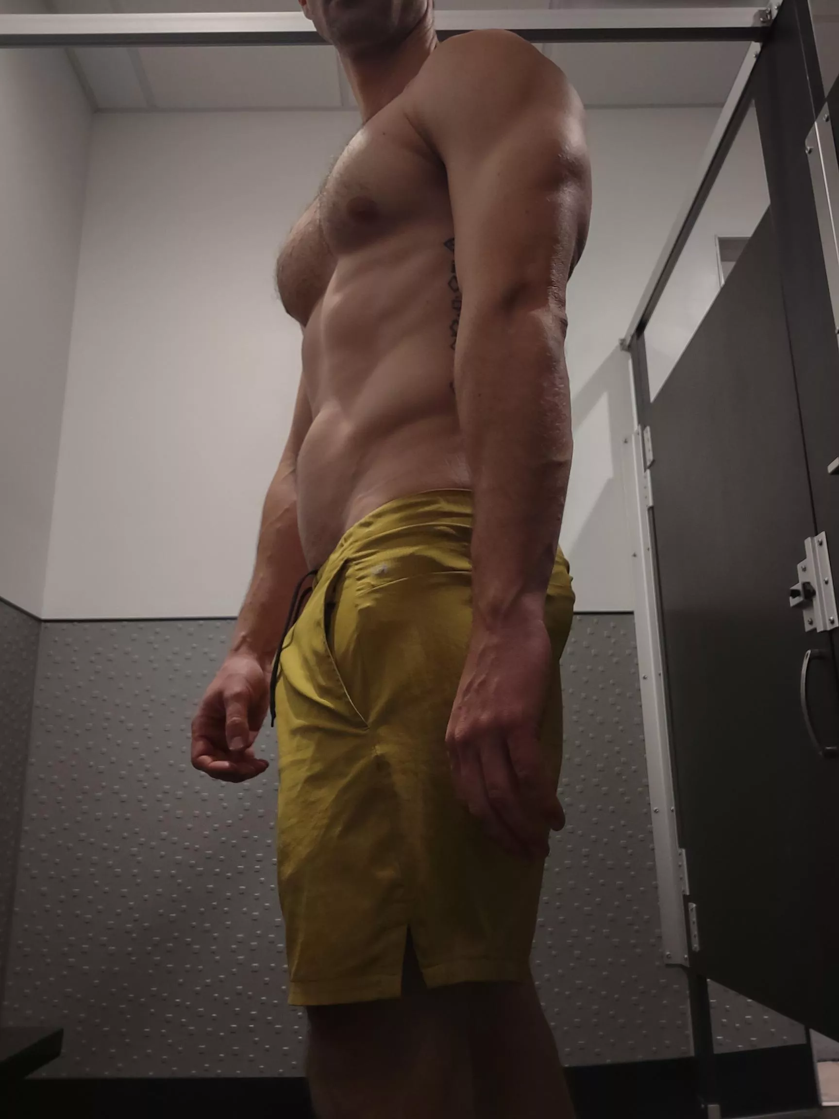 (37) Tell me, is this dad still looking good?😉