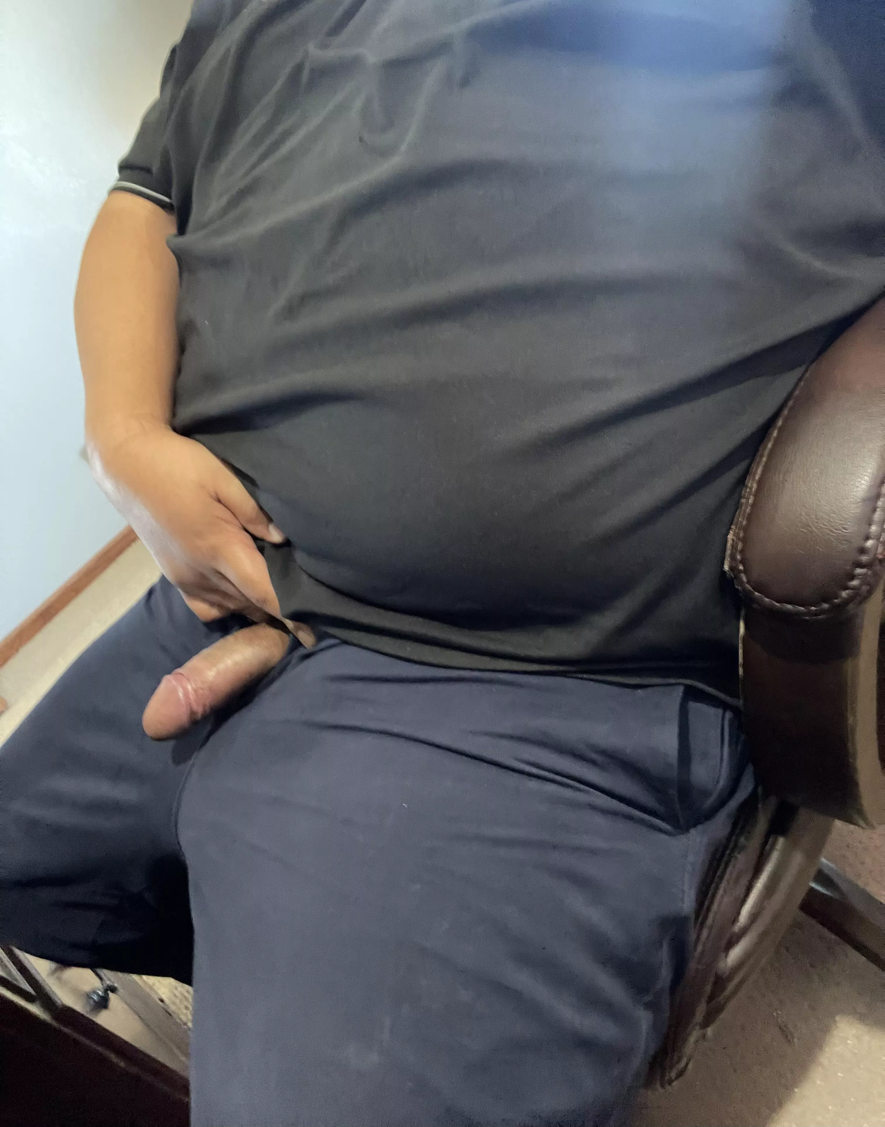 38 m4f- wishing one of you fine ladies would be here under my desk!