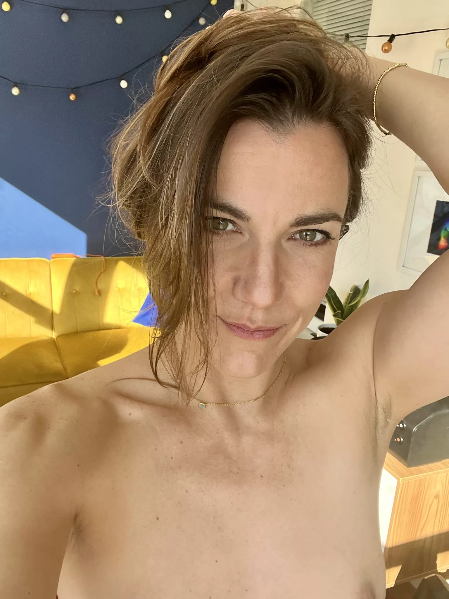 (39F) Just a mom doing hot mom shit.