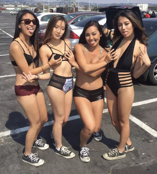 [4] Asian Girls