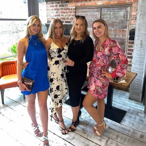 [4] Lovely Ladies