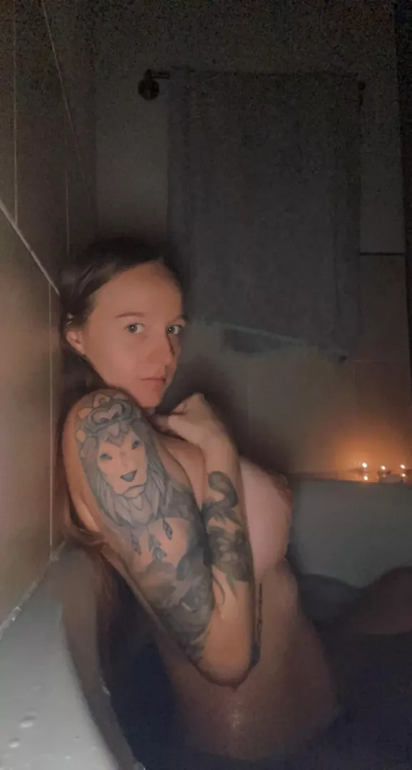 4 months pregnant has me feeling more horny than ever 🥹