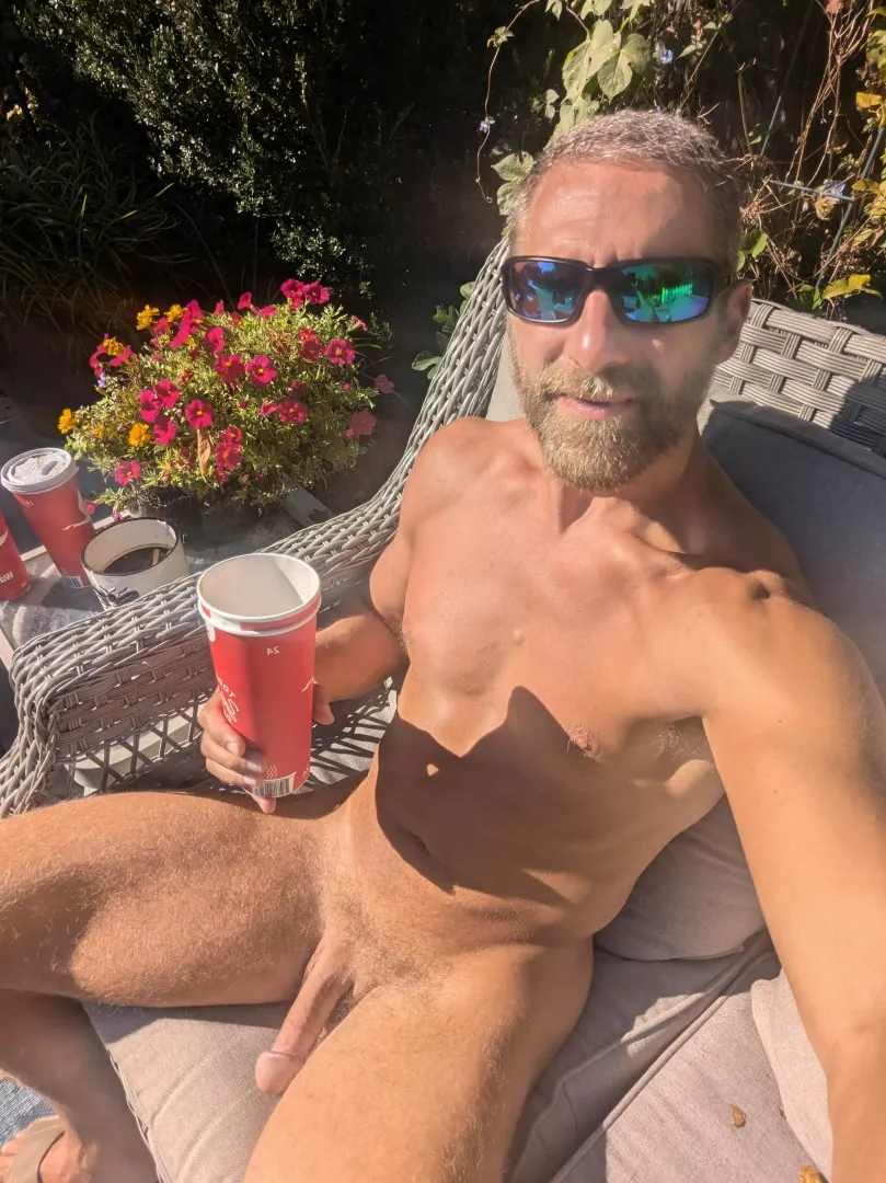 (40) Enjoying morning coffee