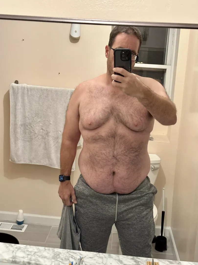 (40) Grey sweats season.