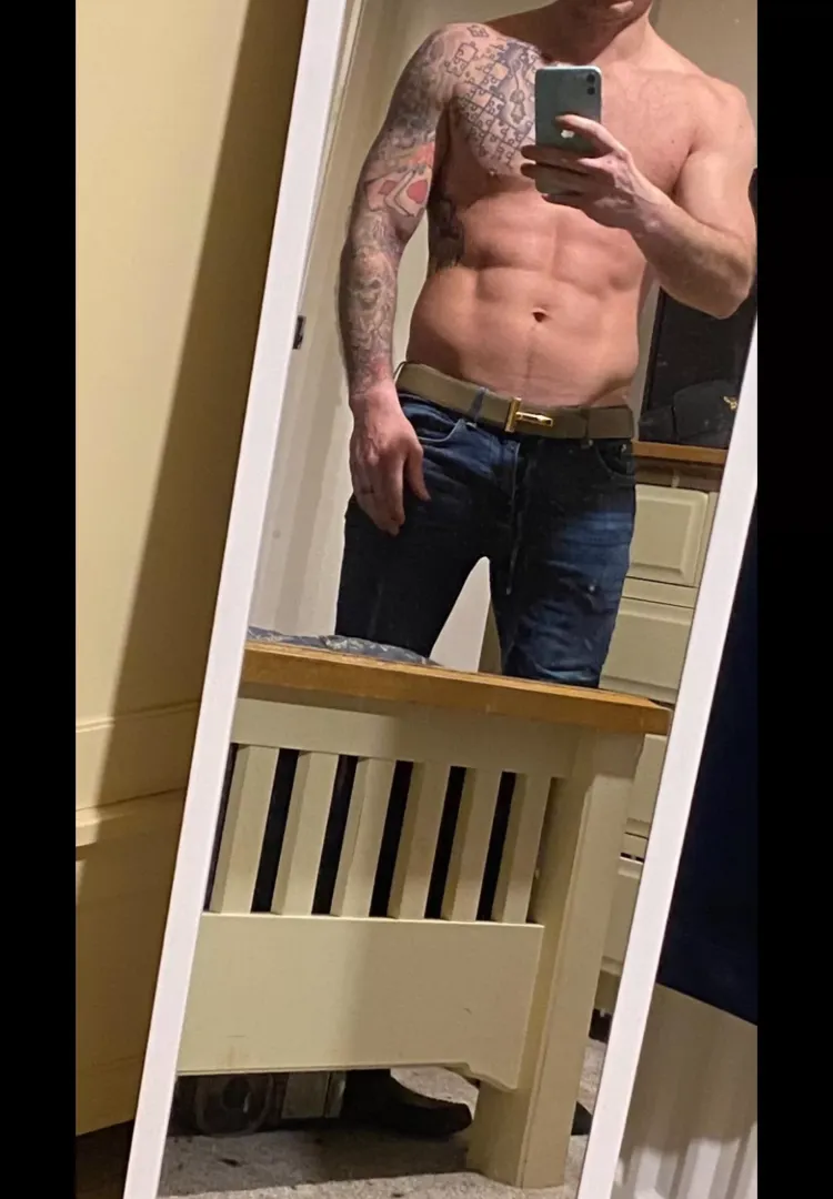 (40) Let’s role play… you be McDonald’s and I’ll be Burger King, I’ll have it my way and you’ll be loving it 😈