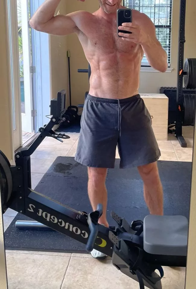 40 yo (m) Florida dad keeping it tight