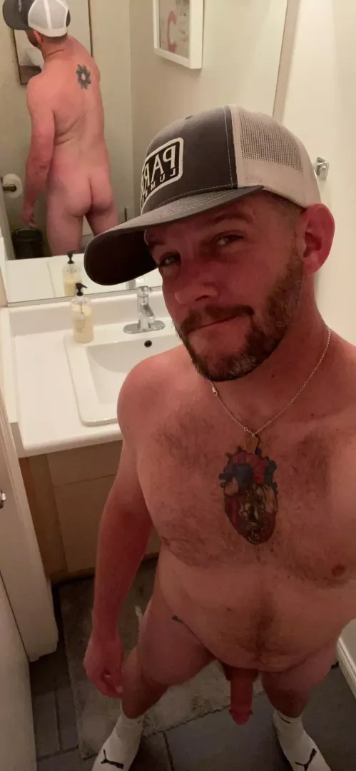 [41] Who’s hanging out Naked? 😜
