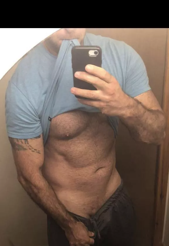 (41) yrs. 6’5” tall. Do you want to pull up or down? Chat is encouraged;)
