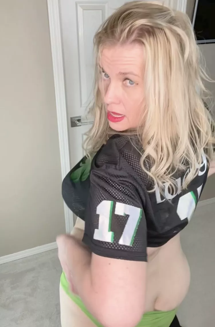 (43) I hope you get lucky tonight ☘️💋