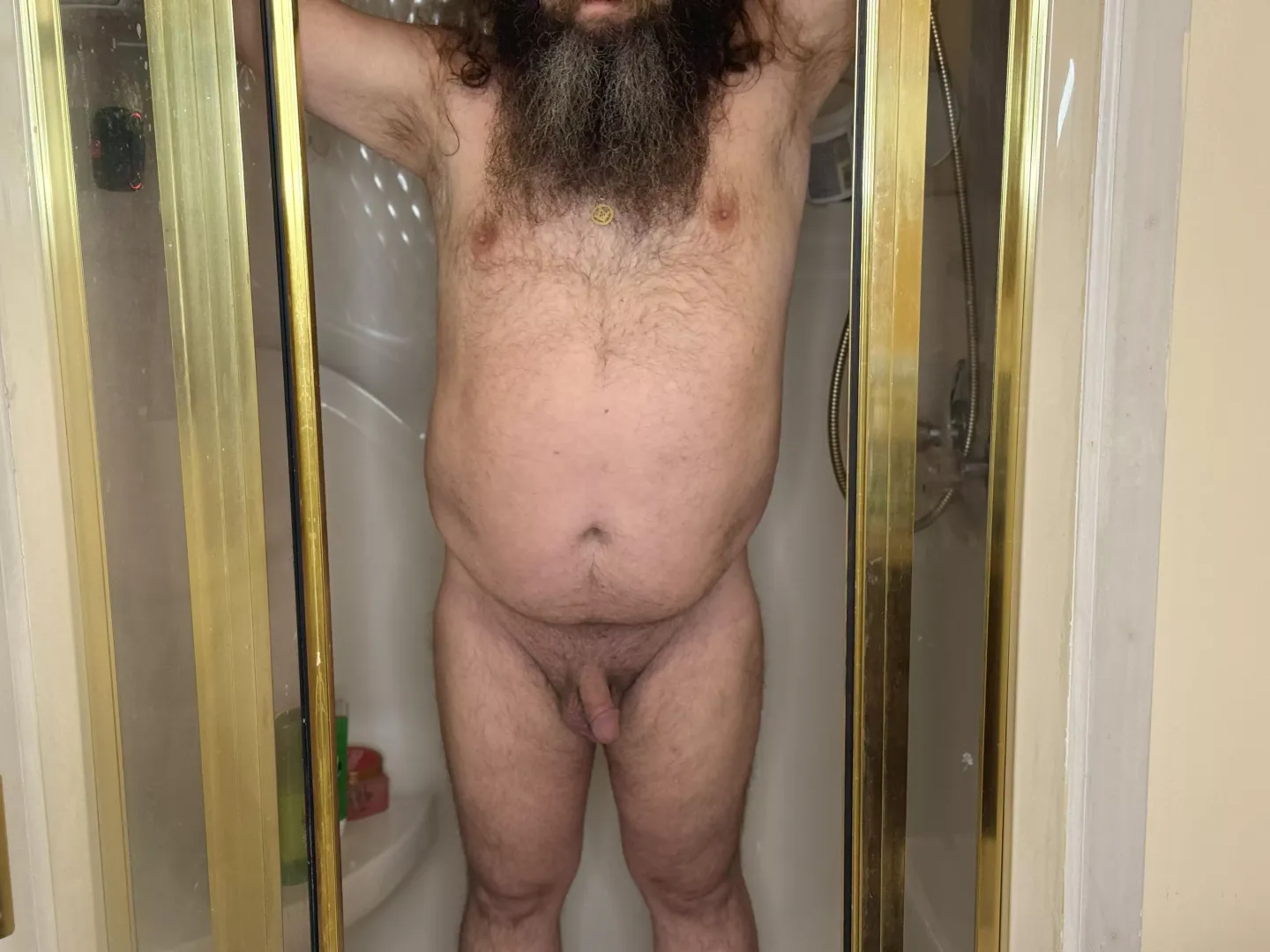 [44] gotta wash all this beard… anyone wanna help?
