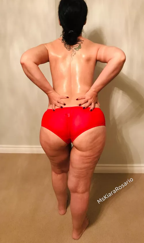 44 inches of ass. 164 lbs. F50.