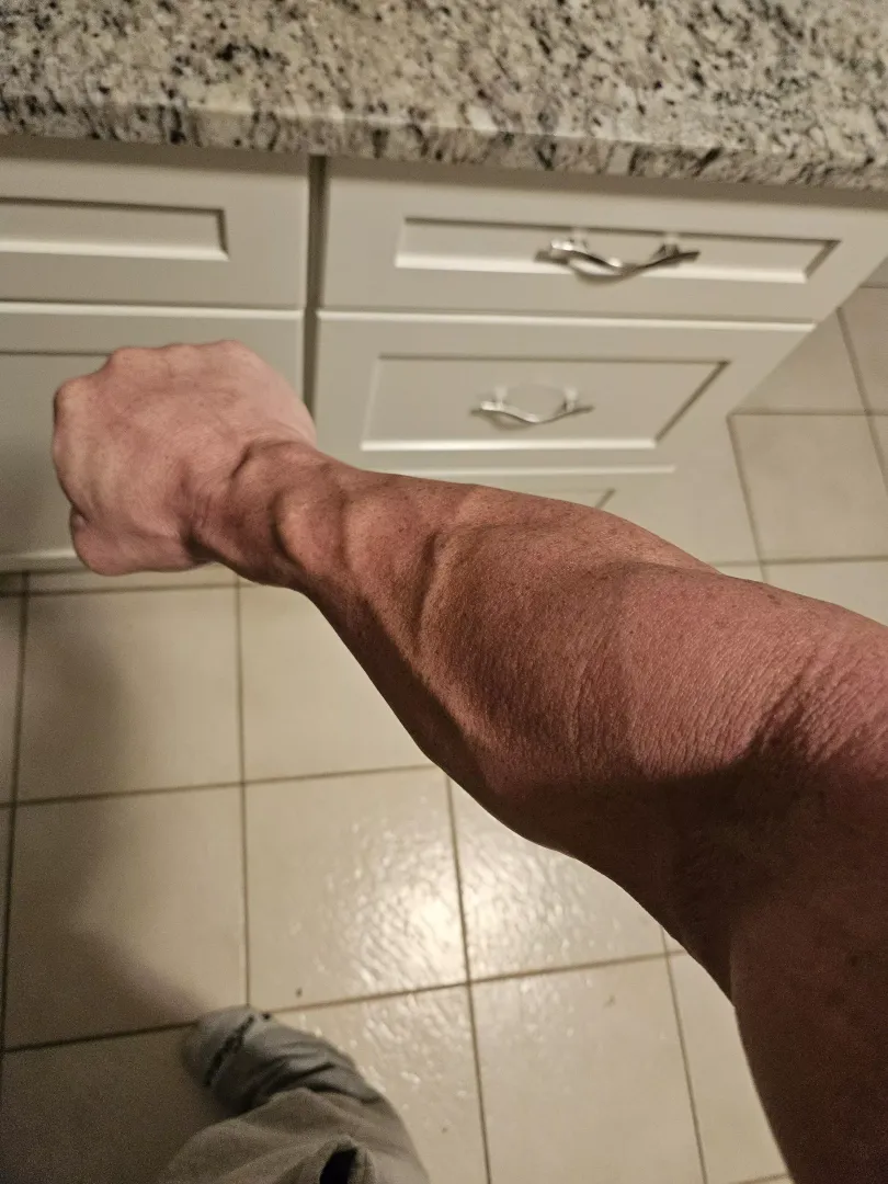 44 New Jersey, forearms built by dumbells and jackhammers