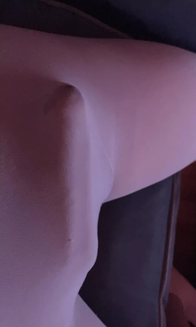 45. Seeking chat friends who like bulges in leggings