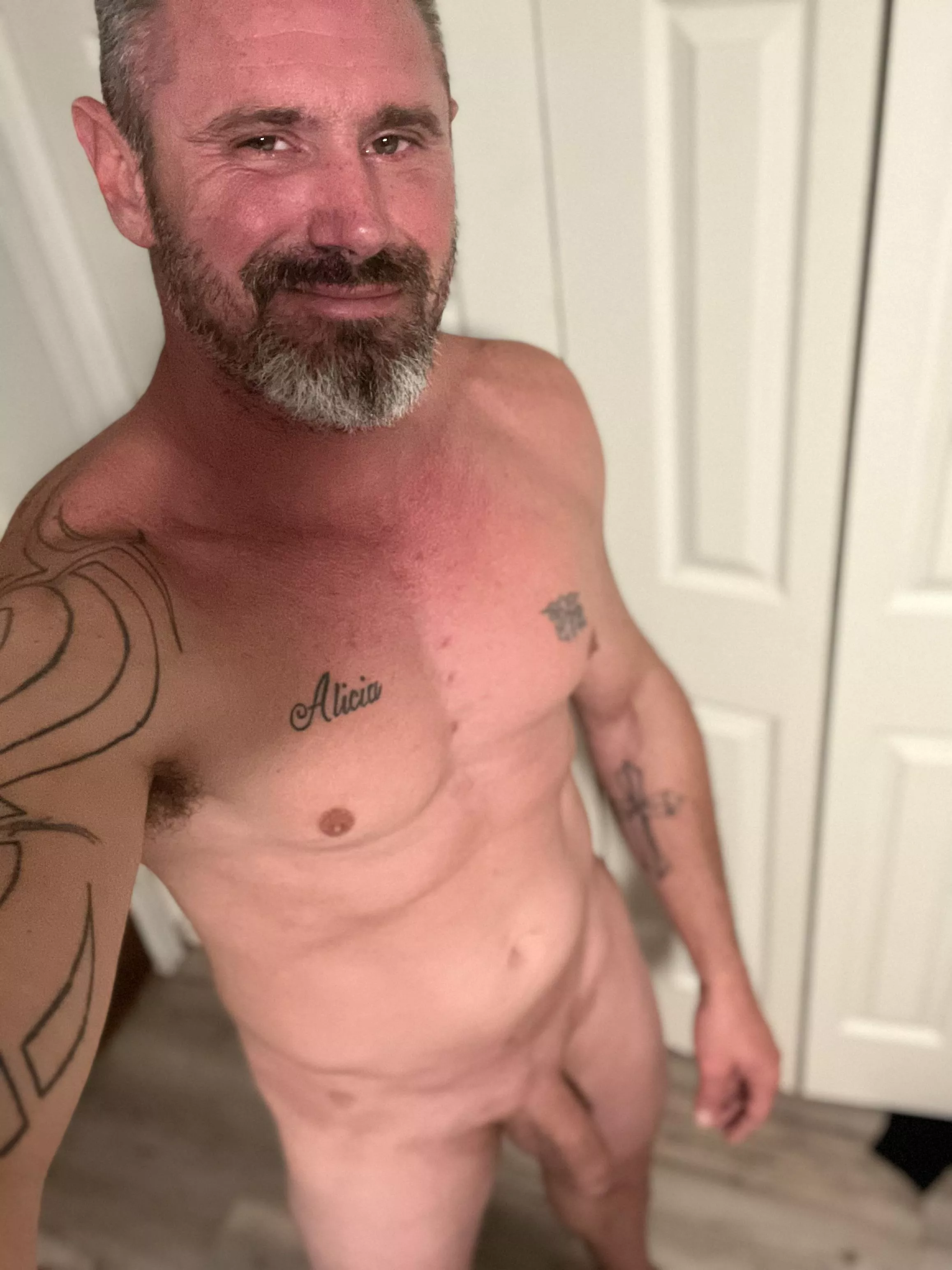 (45) woke up, hit the gym hard this morning and still feeling fluffy!!