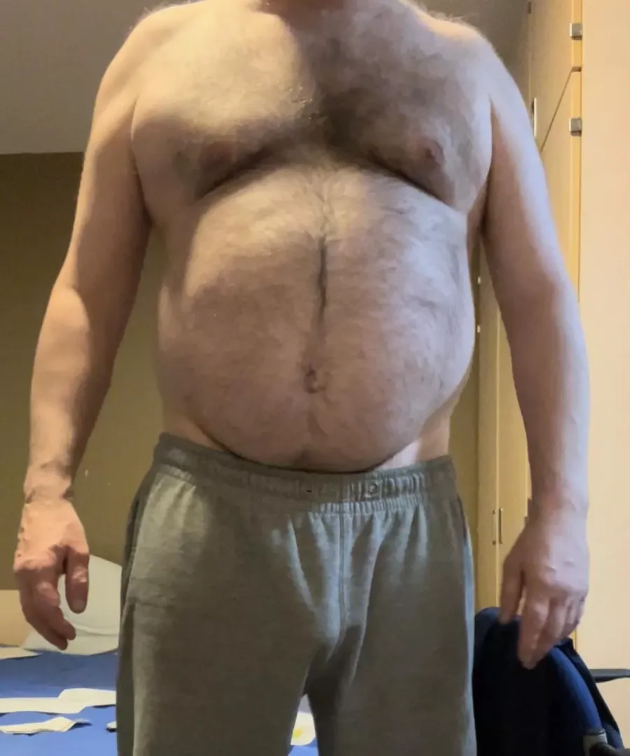 50 Uk hairy dad bod, Salt n Pepper beard, I show face you show face too, smooth+ toned+ lads 18 to 30 who are into older bear types SC AL48UK