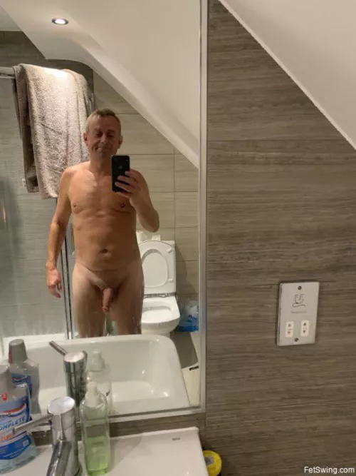 50MPetersfield 4 F can host or travel