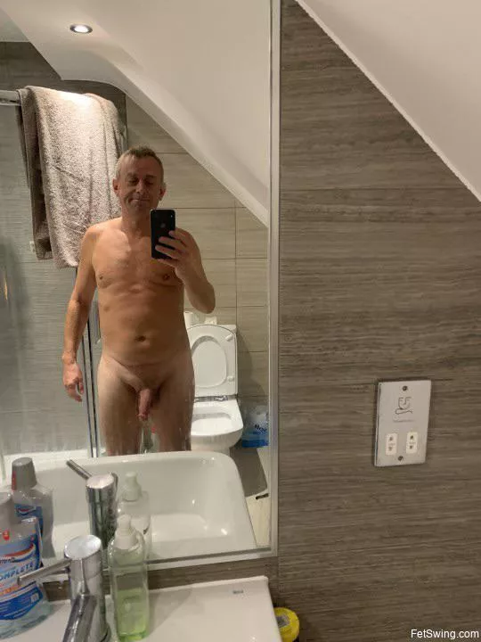 50MPetersfield 4 F can host or travel