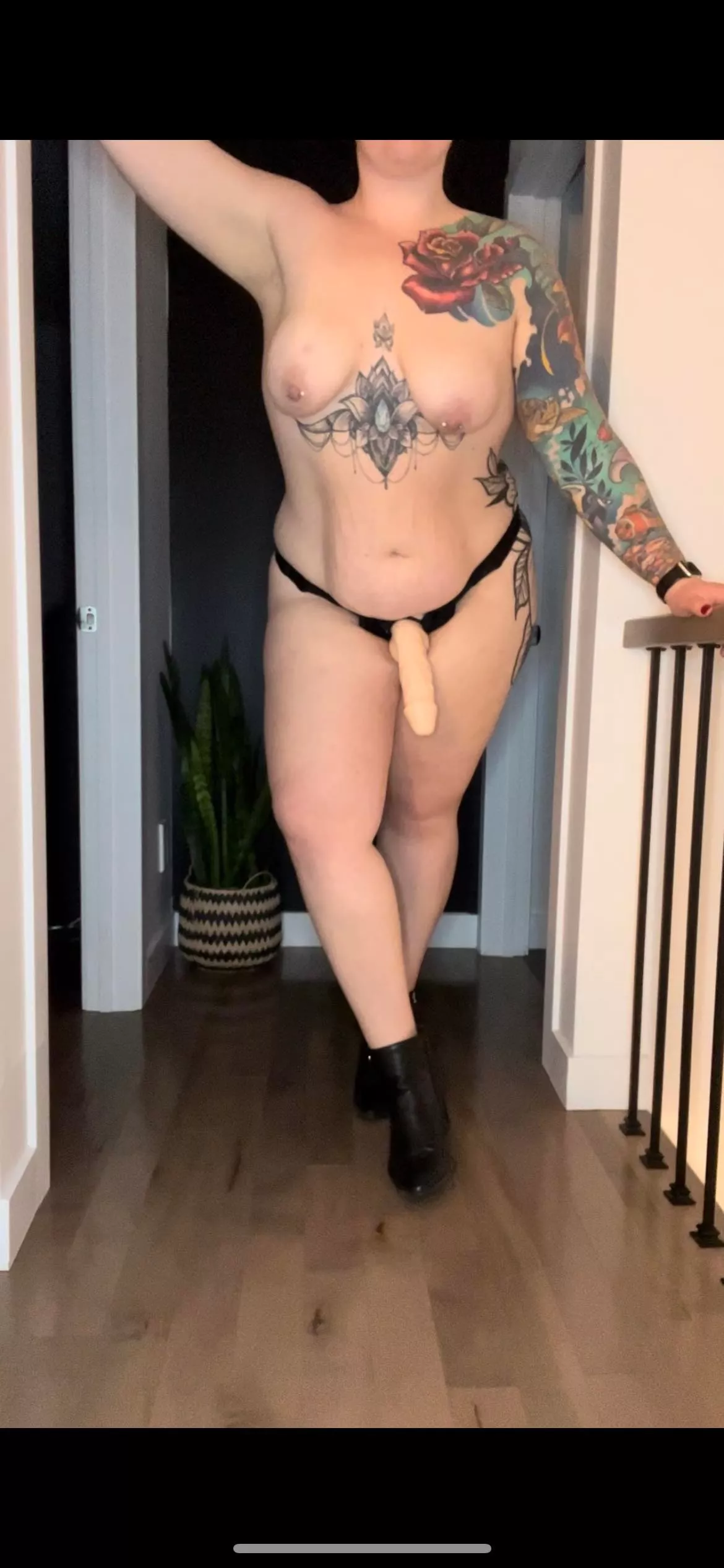 🔥🔥🔥6 feet tall bbw tattooed pierced squirting girl love sexting 🔥🔥🔥