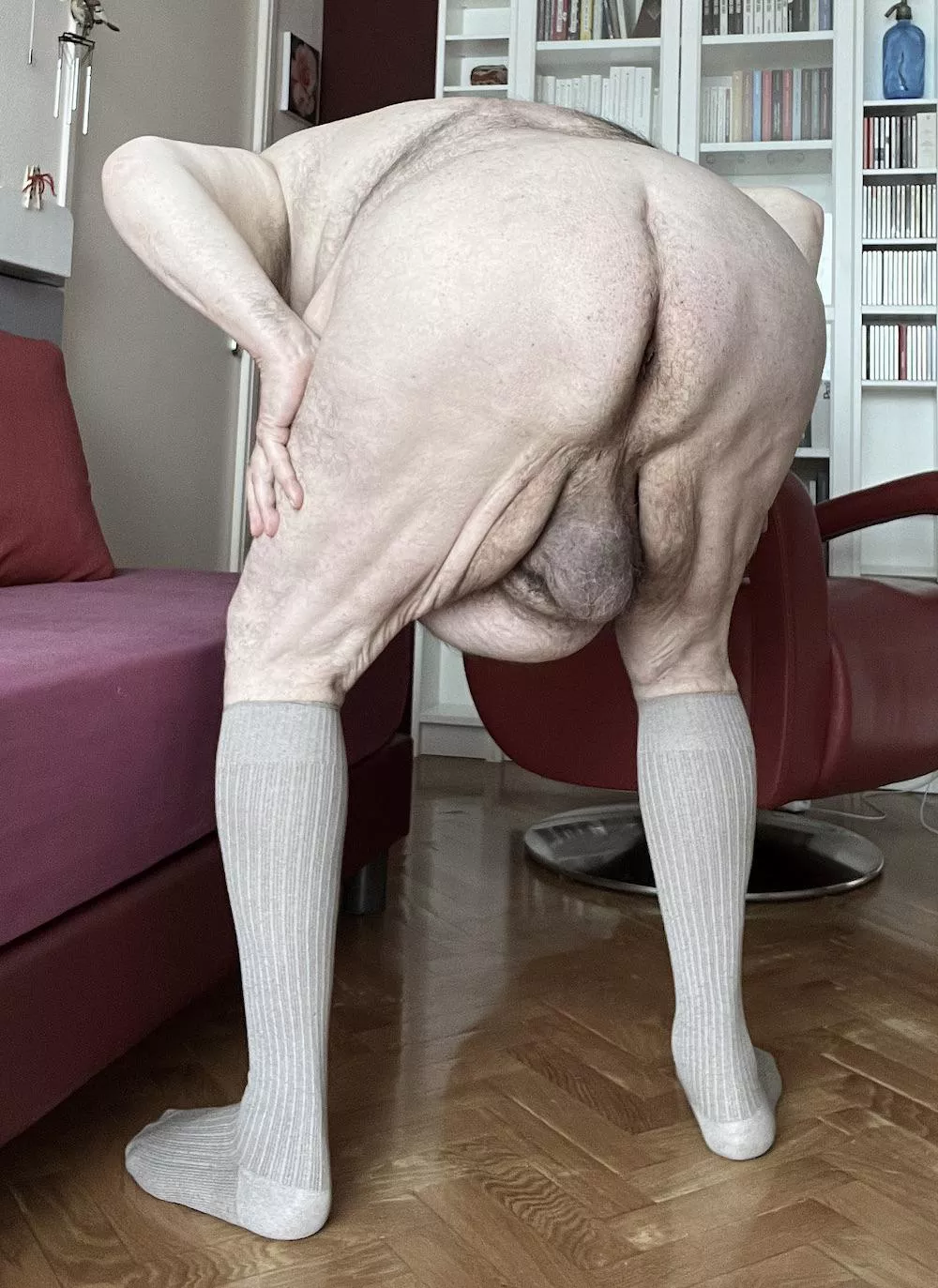 [60] Do you like my socks ?