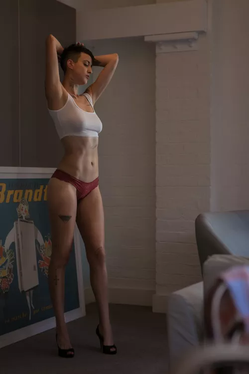6'1 and short haired x