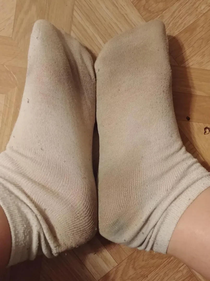 8 day worn socks, ready to ship to you! message me to claim :)