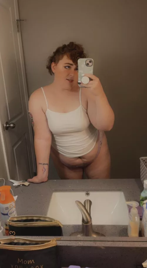 a bit of tummy don’t hurt anyone😩