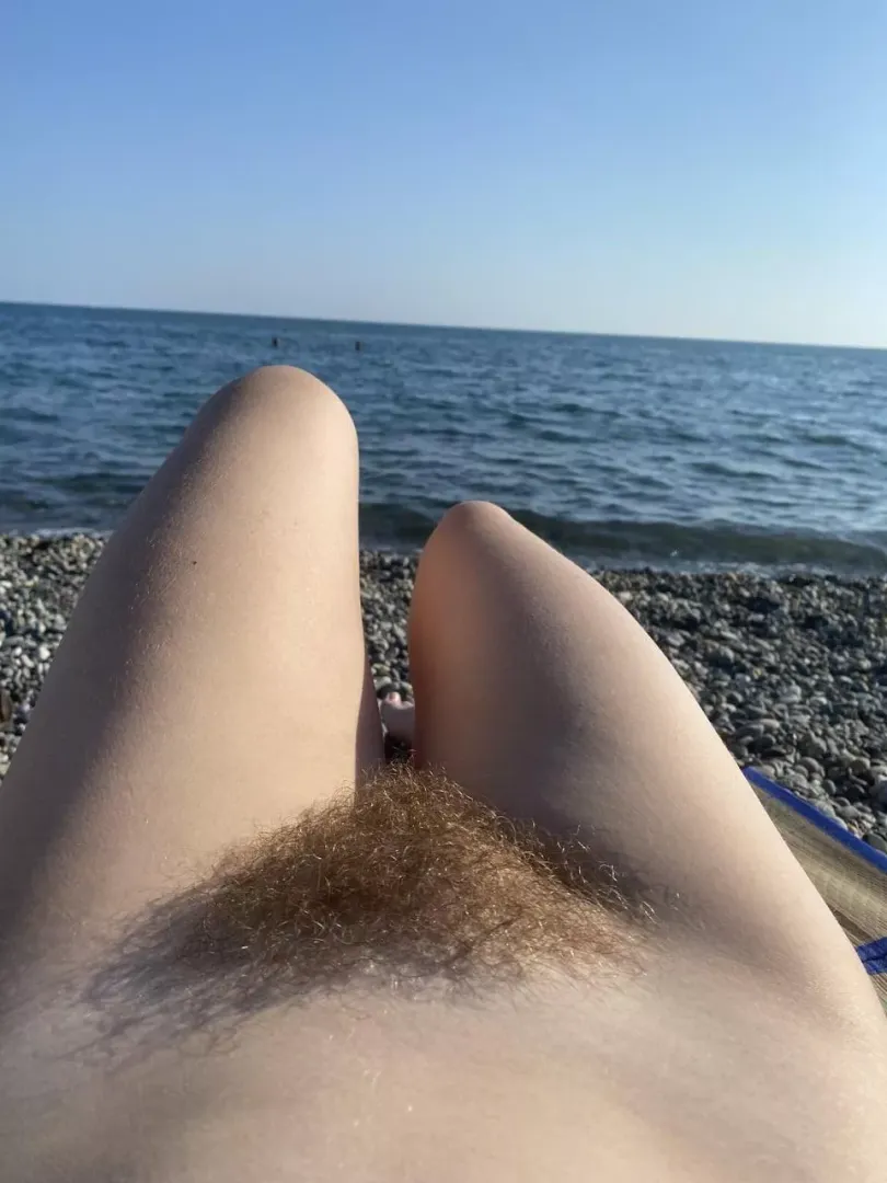 A bush instead of a swimsuit is great ☺️