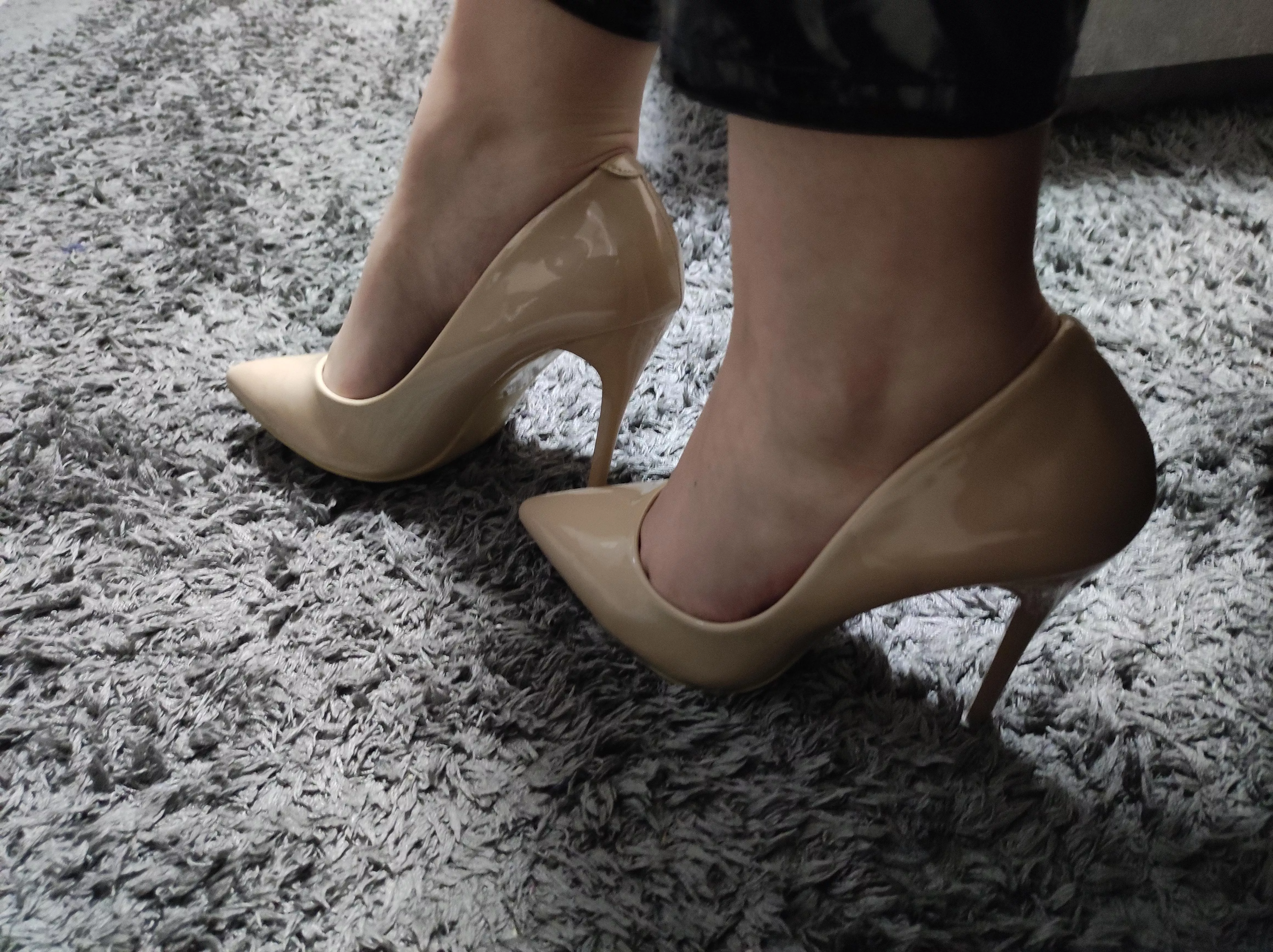 A classic beige shoe is always a good choice.